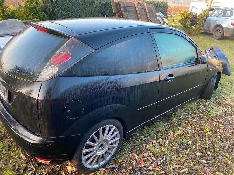 Gebraucht Ford Focus ST 173 PS (127 kW) 2002 Schwarz Kleinwagen
