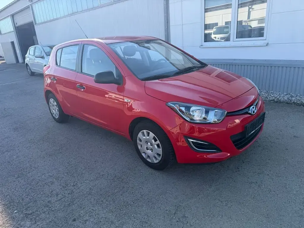Gebraucht Hyundai i20 Edition 86 PS (63 kW) 2013 Rot Kleinwagen