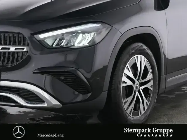 Gebraucht Mercedes GLA180 136 PS (100 kW) 2025 Schwarz SUV