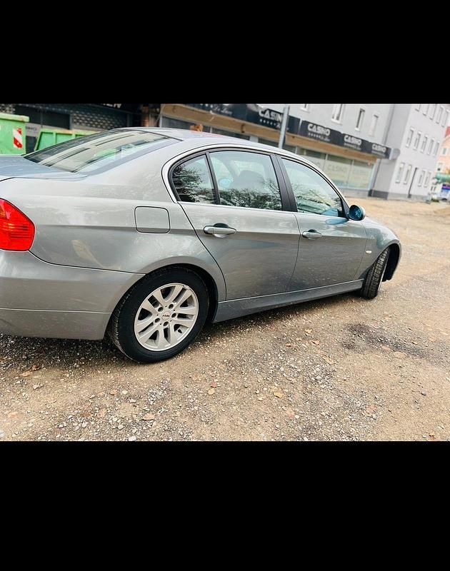 Gebraucht BMW 325 218 PS (160 kW) 2006 Blau Limousine