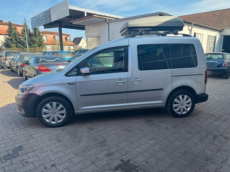 Silber Gebraucht 2018 VW Caddy Trendline Van / Kleinbus | 17.990 € (Guter Preis) - Bild 1/4