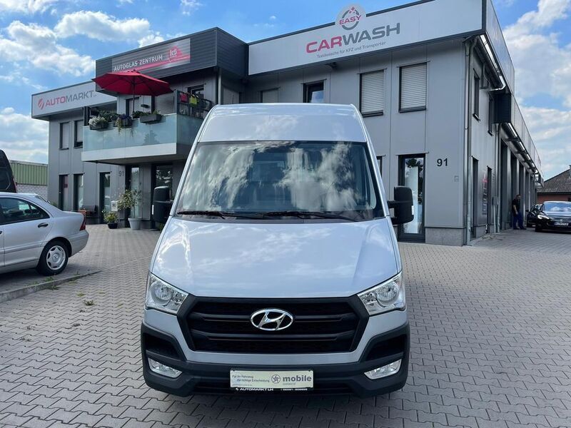 Silber metallic Gebraucht 2016 Hyundai H 350 Van | 19.990 € - Bild 1/4