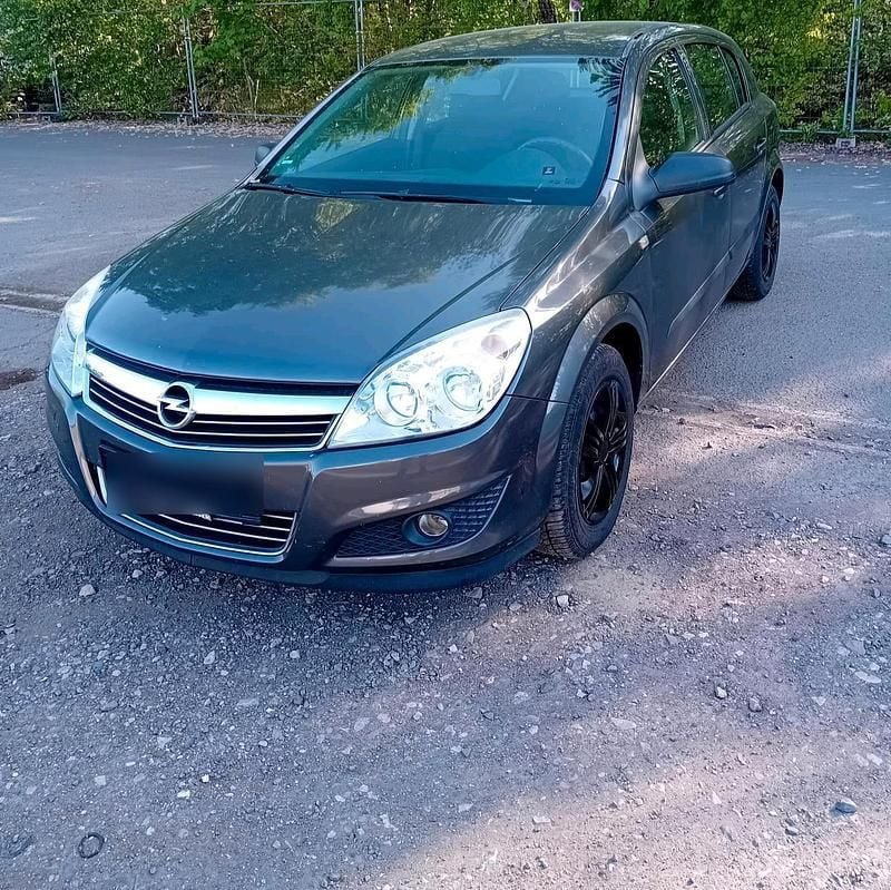 Grau Gebraucht 2009 Opel Astra Limousine | 1.350 € (Superpreis) - Bild 1/4