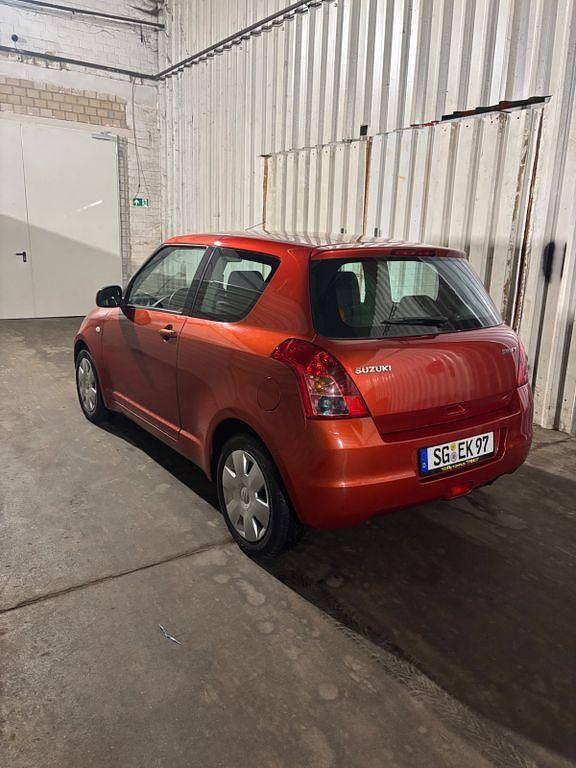 Gebraucht Suzuki Swift 92 PS (67 kW) 2010 Orange Kleinwagen