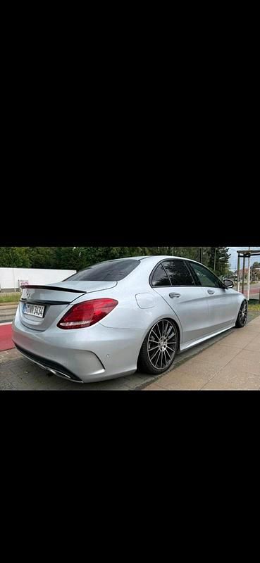 Silber Gebraucht 2015 Mercedes C250 AMG line Limousine | 16.499 € (Fairer Preis) - Bild 1/4