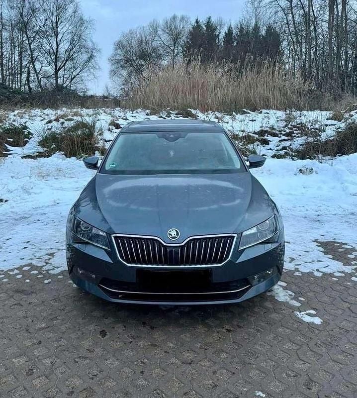Gebraucht Skoda Superb Style 150 PS (110 kW) 2018 Grau Limousine