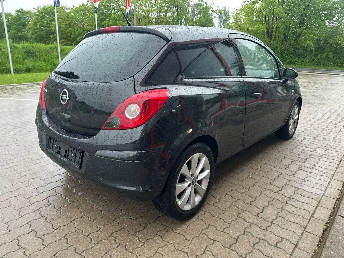 Gebraucht Opel Corsa Active 101 PS (74 kW) 2013 Schwarz Kleinwagen