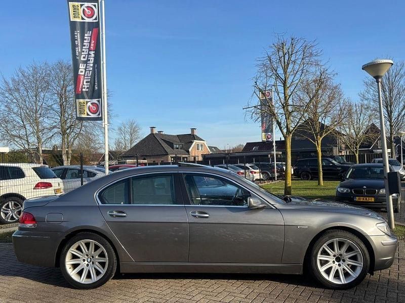 Gebraucht BMW 750 368 PS (270 kW) 2005 Grau Limousine
