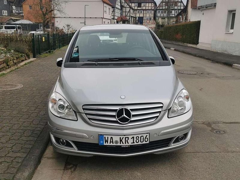 Gebraucht Mercedes B200 136 PS (100 kW) 2007 Silber Van / Kleinbus