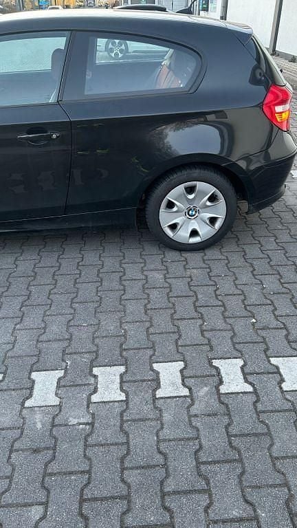 Gebraucht BMW 116 Sport Line 122 PS (89 kW) 2011 Schwarz Kleinwagen