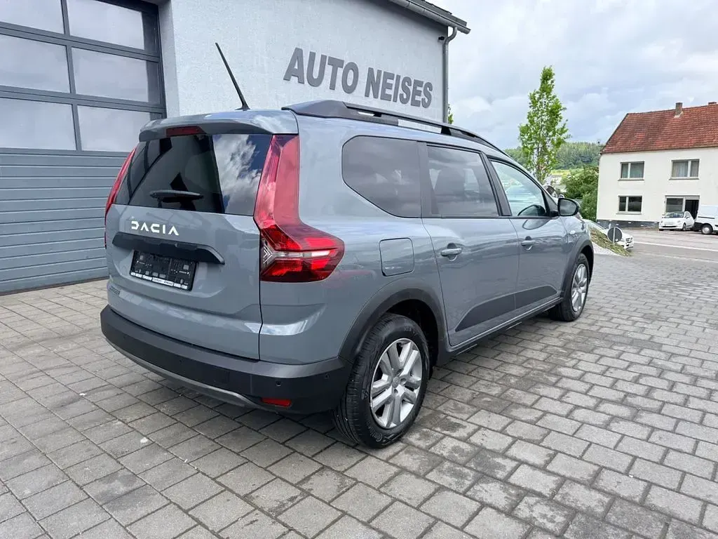 Gebraucht Dacia Jogger Expression 110 PS (80 kW) 2023 Grau Van / Kleinbus