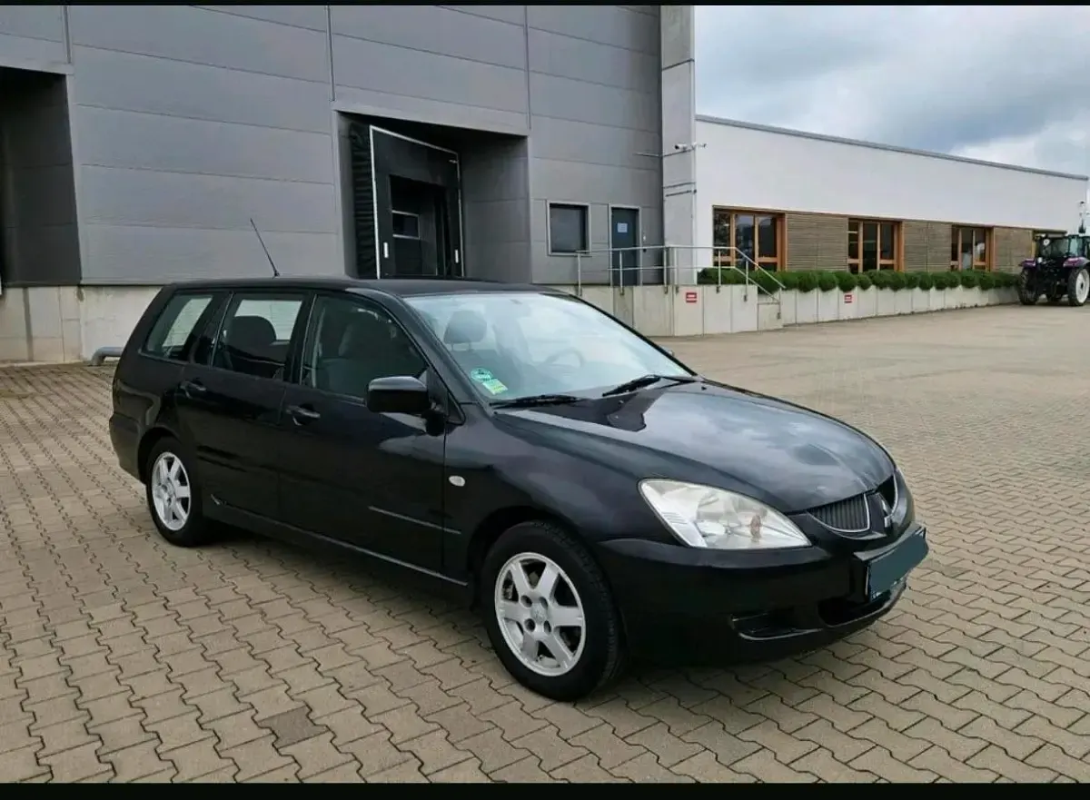 Second-hand Mitsubishi Lancer 100 CP (73 kW) 2004 Negru Break