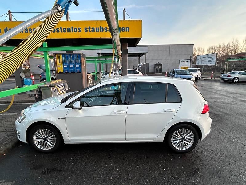 Gebraucht VW Golf VII 106 PS (77 kW) 2015 Weiß Limousine