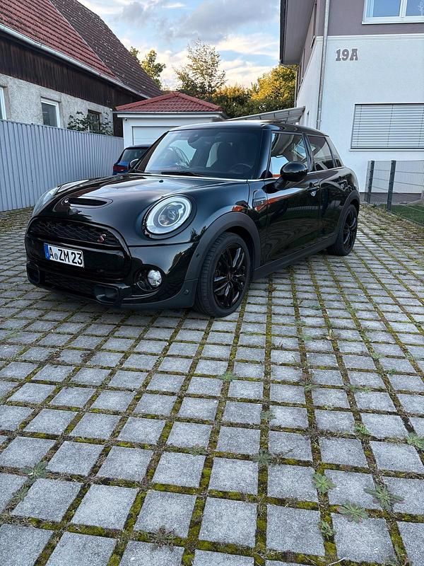 Schwarz Gebraucht 2015 Mini Cooper SD Kleinwagen | 13.850 € (Etwas zu teuer) - Bild 1/4