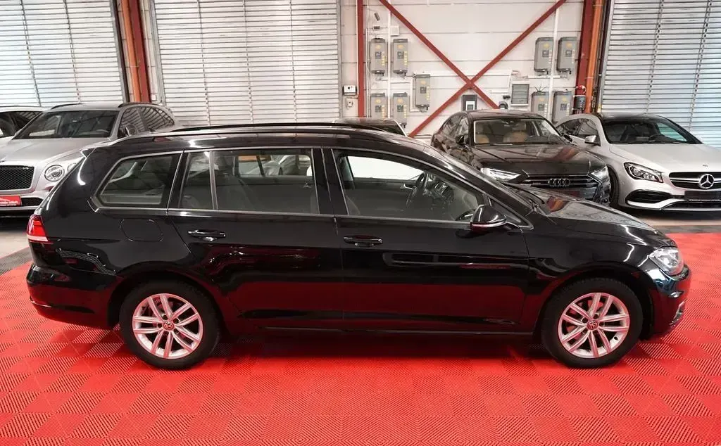 Gebraucht VW Golf VII Comfortline 150 PS (110 kW) 2018 Schwarz Kombi