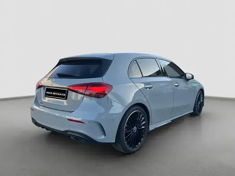 Gebraucht Mercedes A200 AMG 163 PS (119 kW) 2025 Manufaktur lack manufaktur alpingrau uni Limousine