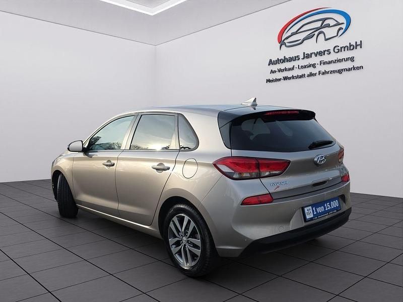 Gebraucht Hyundai i30 Passion 120 PS (88 kW) 2018 White sand metallic Limousine