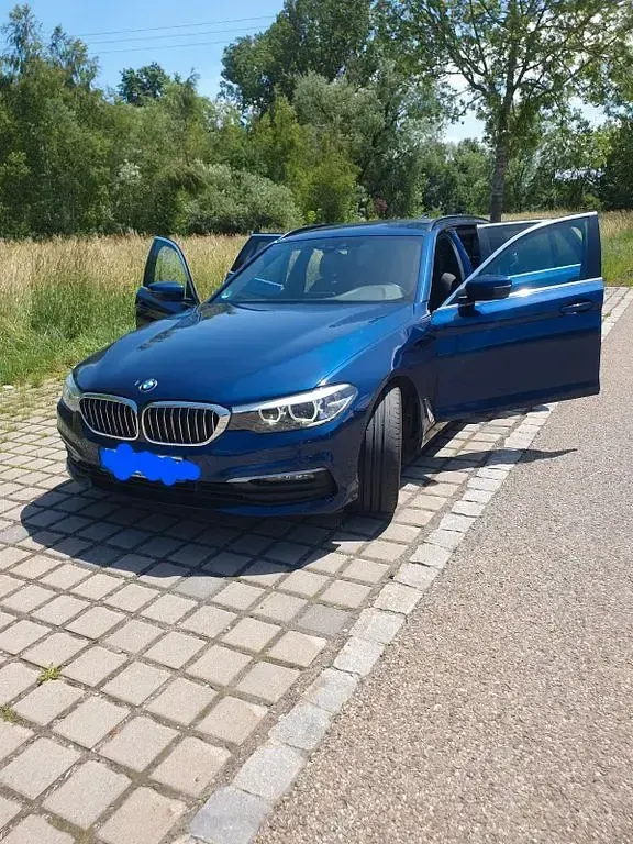 Gebraucht BMW 520 190 PS (139 kW) 2018 Blau Kombi