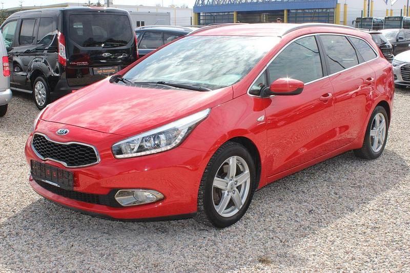 Gebraucht Kia Ceed 135 PS (99 kW) 2014 Rot Kleinwagen