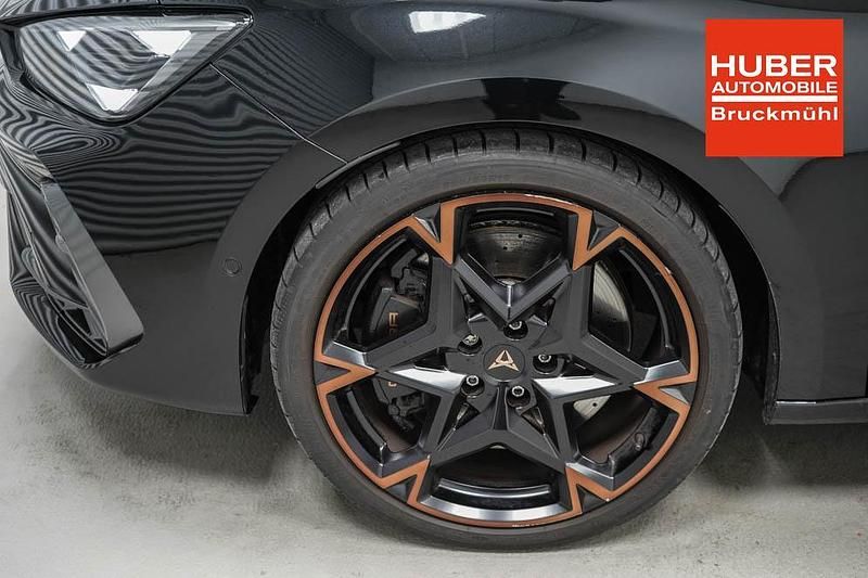 Gebraucht Cupra Leon VZ 333 PS (244 kW) 2025 Midnight black metallic (0e) Kombi