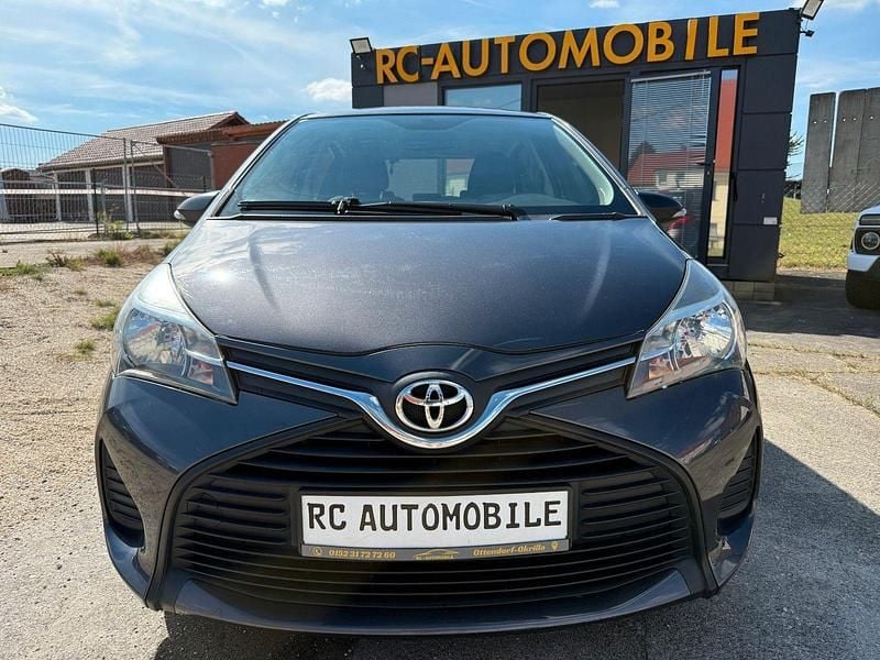 Gebraucht Toyota Yaris Basis 69 PS (50 kW) 2015 Grau Kleinwagen