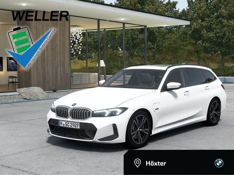 Alpinweiss iii (weiß) Gebraucht 2022 BMW 330e M Sport Kombi | 34.690 € (Teuer) - Bild 1/4