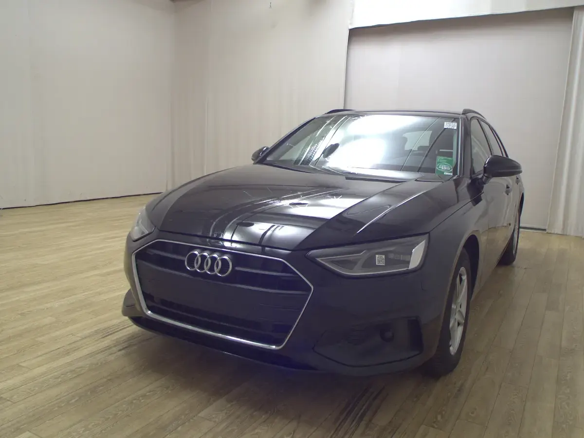 Używany Audi A4 Basis 163 KM (119 kW) 2023 Czarny Kombi