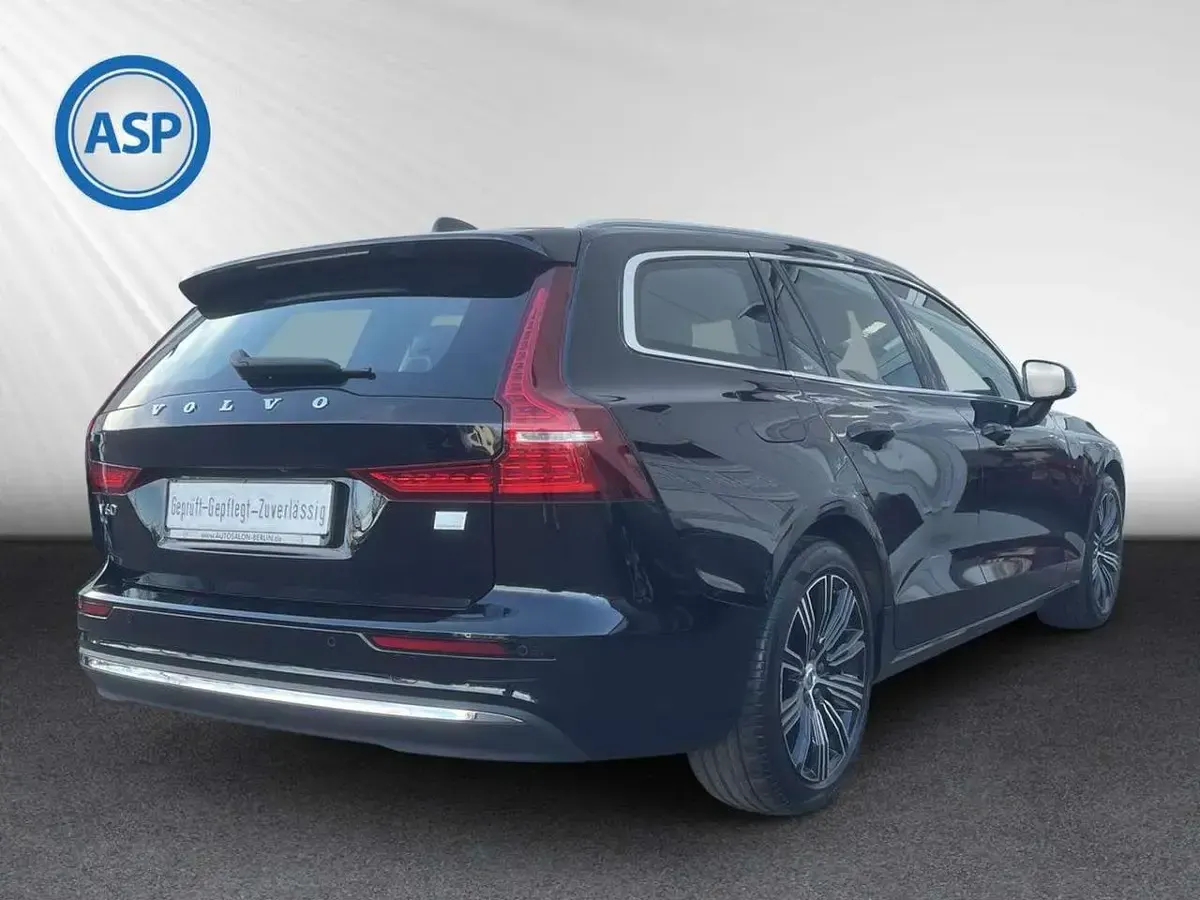 Gebraucht Volvo V60 253 PS (186 kW) 2022 Onyx black / metallic Kombi