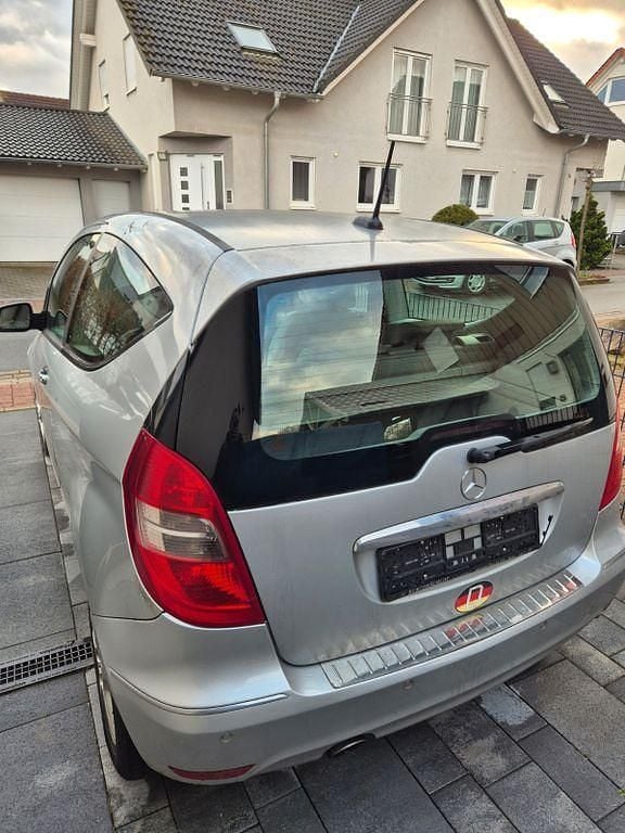 Gebraucht Mercedes A180 Elegance 116 PS (85 kW) 2009 Silber Limousine