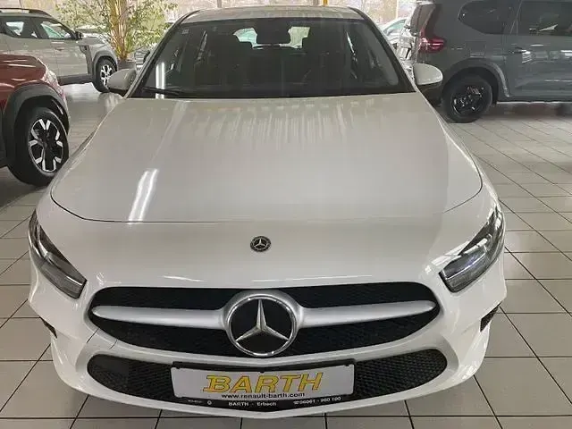 Gebraucht Mercedes A200 163 PS (119 kW) 2019 Weiß Limousine