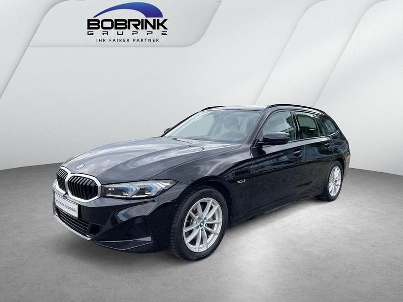 Schwarz Gebraucht 2023 BMW 330e Kombi | 32.460 € (Superpreis) - Bild 1/4