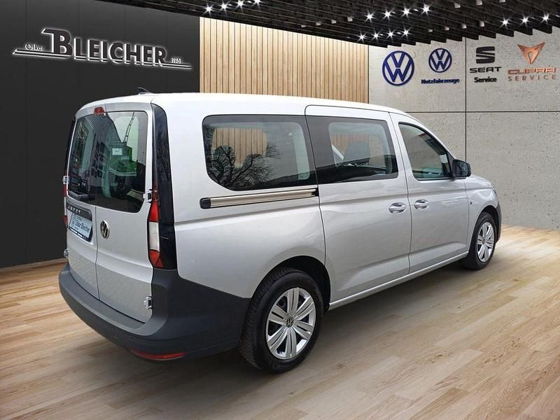 Gebraucht VW Caddy Maxi Basis 122 PS (89 kW) 2022 Silber Van / Kleinbus