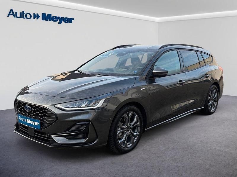 Grau Gebraucht 2025 Ford Focus ST-Line X Limousine | 27.990 € (Fairer Preis) - Bild 1/4