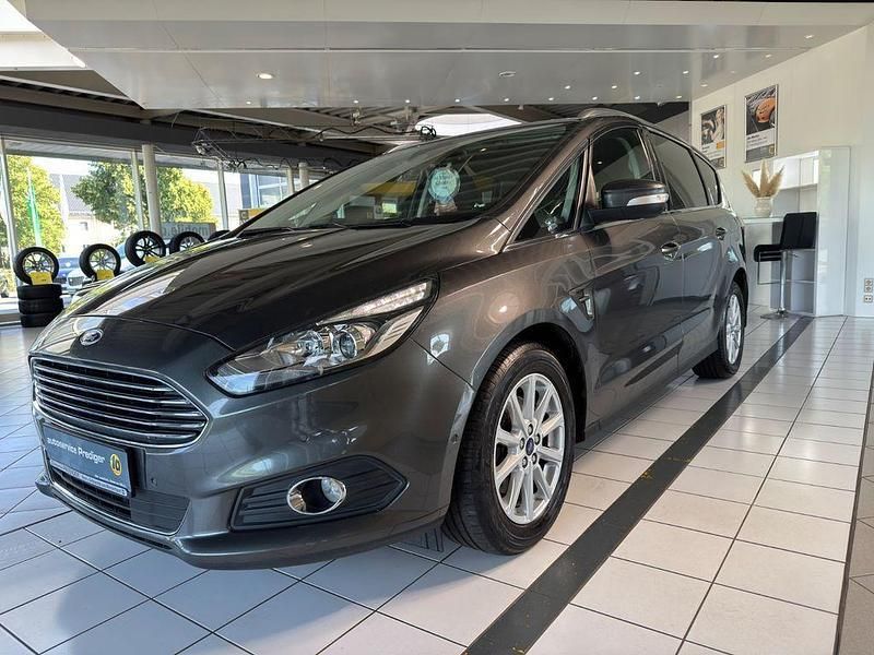Grau Gebraucht 2017 Ford S-MAX Titanium Van / Kleinbus | 16.950 € (Fairer Preis) - Bild 1/4