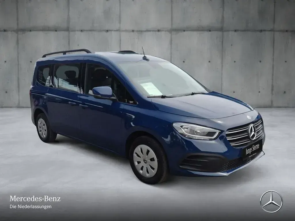 Gebraucht Mercedes T180 131 PS (96 kW) 2025 Blau Van / Kleinbus