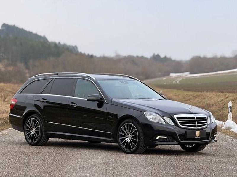 Gebraucht Mercedes E200 Avantgarde 375 PS (275 kW) 2010 Schwarz Limousine