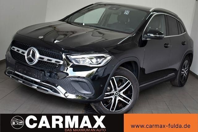 Kosmosschwarz metalliclack Gebraucht 2021 Mercedes GLA200 Progressive SUV | 31.990 € (Superpreis) - Bild 1/4