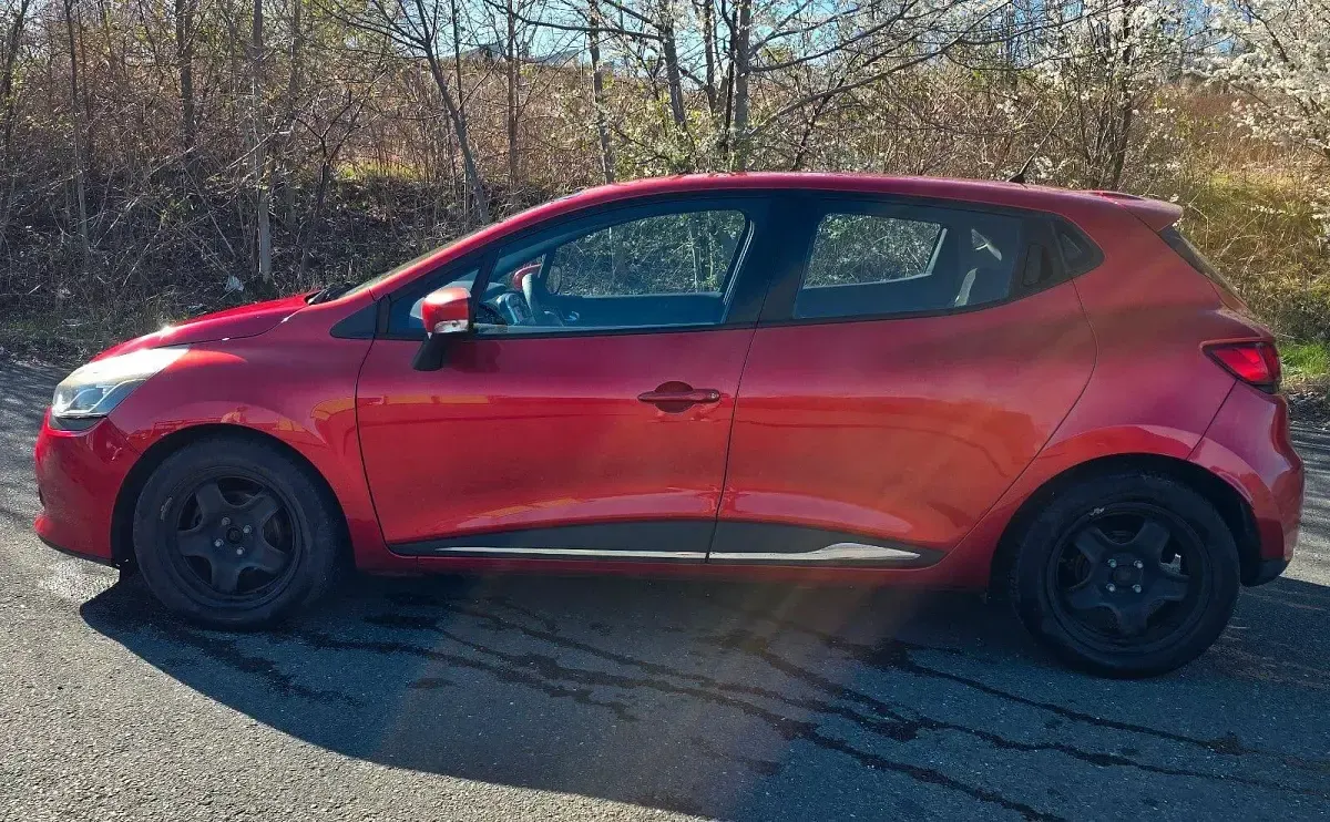 Gebraucht Renault Clio IV Dynamique 90 PS (66 kW) 2015 Rot Kleinwagen