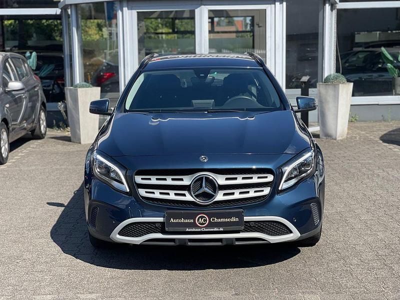 Blau Gebraucht 2019 Mercedes GLA180 SUV | 15.900 € (Guter Preis) - Bild 1/4