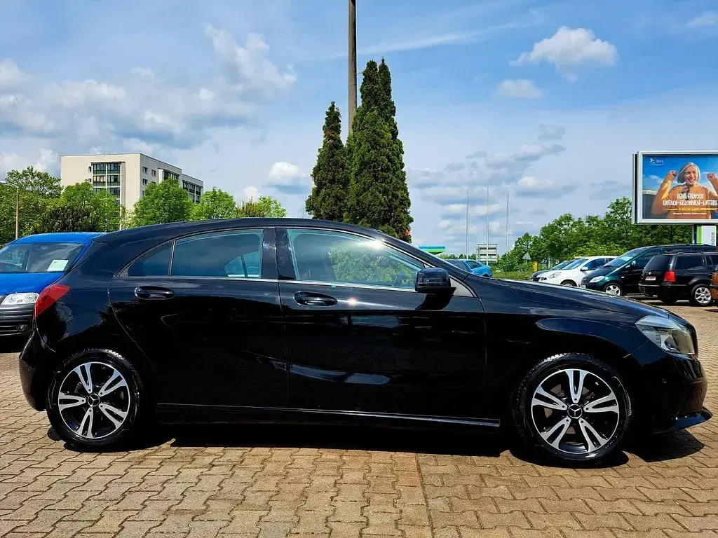 Używany Mercedes A160 102 KM (75 kW) 2016 Czarny Sedan/Limuzyna