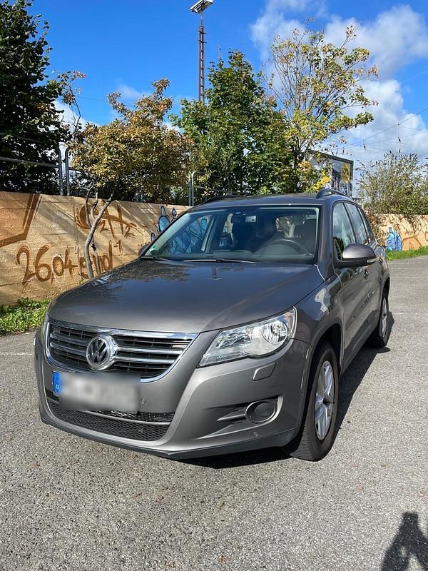 Silber Gebraucht 2009 VW Tiguan Trendline SUV | 7.150 € (Fairer Preis) - Bild 1/4