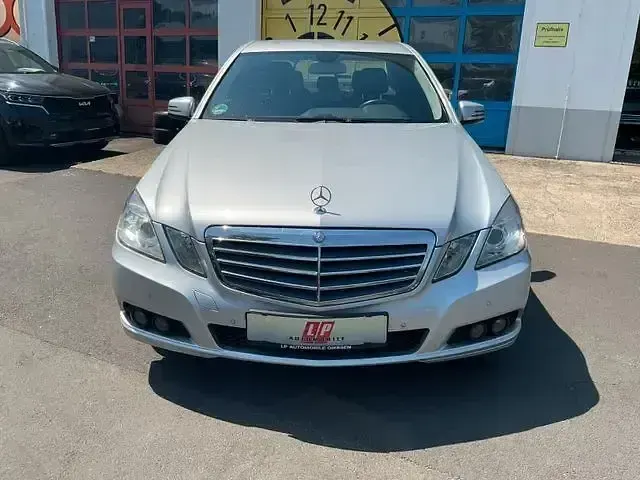 Gebraucht Mercedes E220 170 PS (125 kW) 2010 Silber Limousine