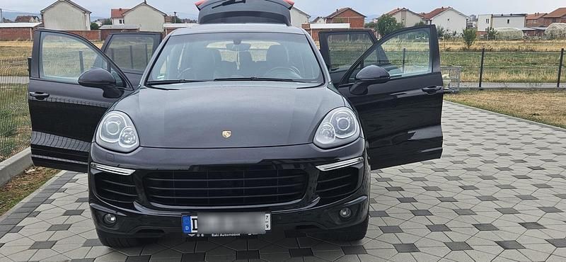 Schwarz Gebraucht 2016 Porsche Cayenne SUV | 26.500 € (Etwas zu teuer) - Bild 1/4