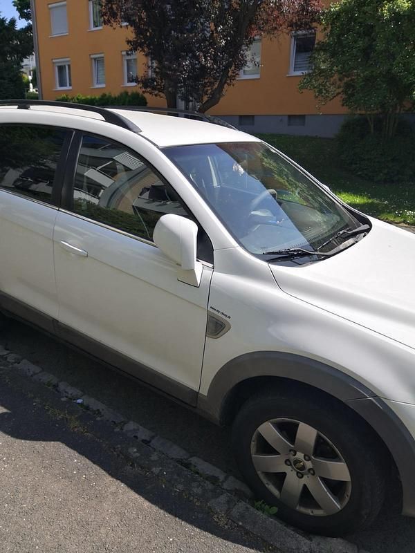 Weiß Gebraucht 2010 Chevrolet Captiva SUV | 4.450 € (Fairer Preis) - Bild 1/4