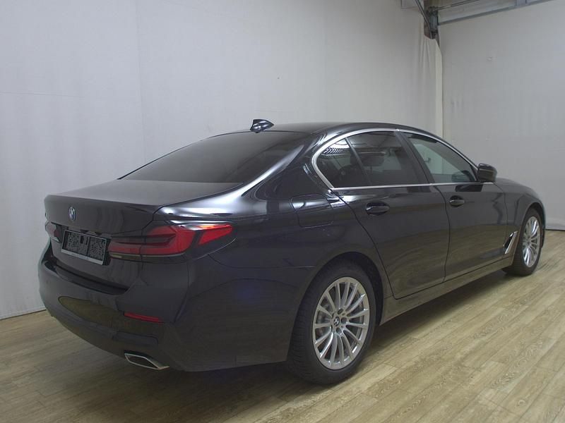 Gebraucht BMW 520 190 PS (139 kW) 2022 Saphirschwarz metallic Limousine