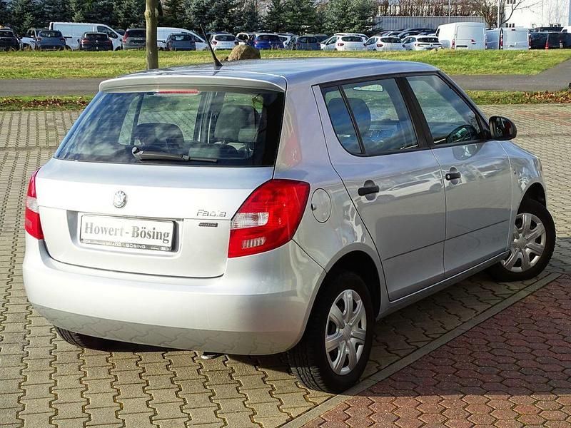 Gebraucht Skoda Fabia Active 60 PS (44 kW) 2012 Silber Limousine