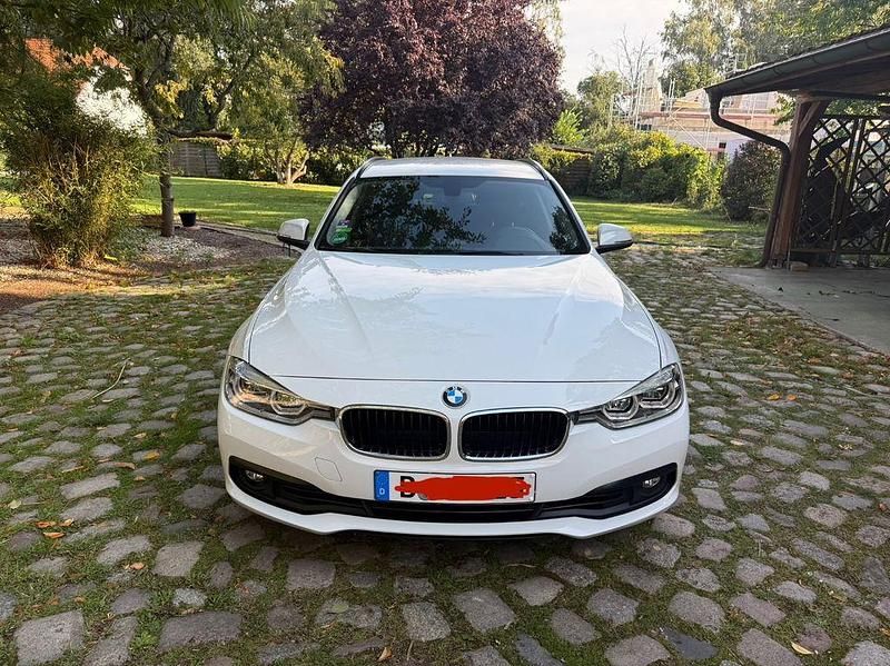 Weiß Gebraucht 2018 BMW 320 Advantage Kombi | 13.500 € (Superpreis) - Bild 1/4