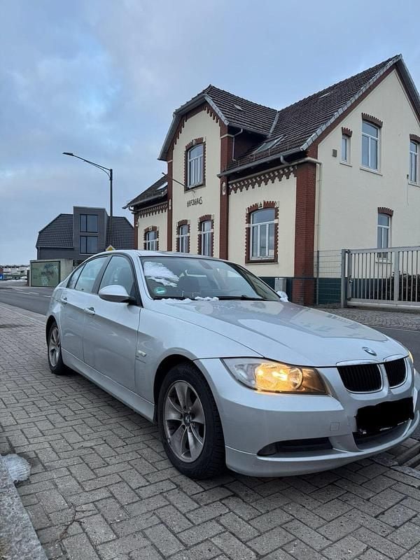 Gebraucht BMW 318 129 PS (94 kW) 2006 Silber Limousine