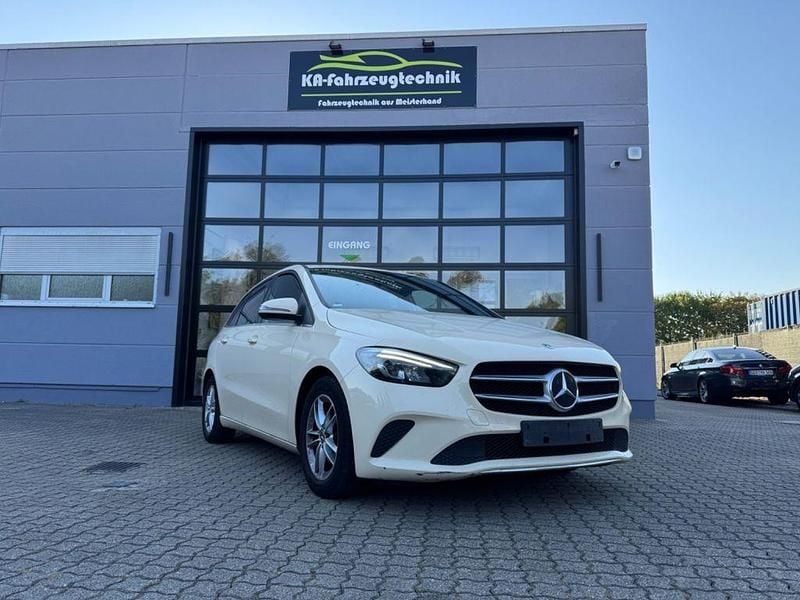 Gelb Gebraucht 2021 Mercedes B180 Van / Kleinbus | 14.999 € (Fairer Preis) - Bild 1/4