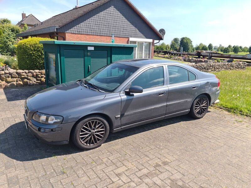Grau Gebraucht 2003 Volvo S60 Limousine | 700 € (Guter Preis) - Bild 1/4